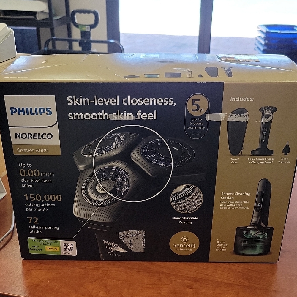 Philips Norelco Shaver 8000 - Black and Gold